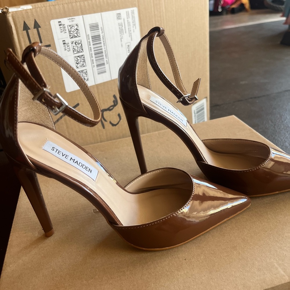 Steve Madden Camel Pointed Toe Heels - image 2